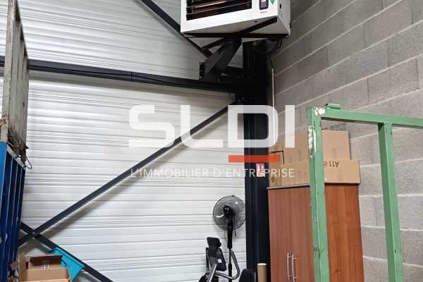 Locaux d'activités A LOUER - GENAS - 420 m²