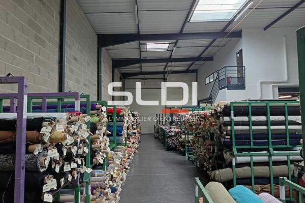 Locaux d'activités A LOUER - GENAS - 420 m²
