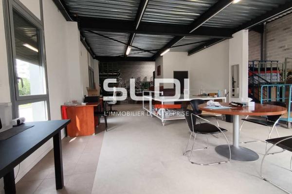 Locaux d'activités A LOUER - GENAS - 420 m²