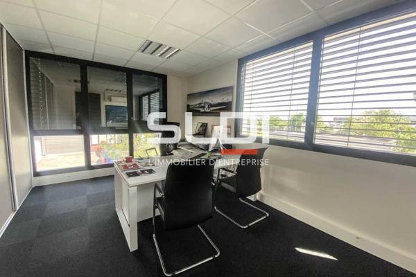 Locaux d'activités A LOUER - VAULX EN VELIN - 615 m²