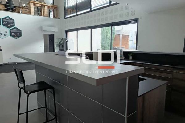 Activités A VENDRE - DECINES CHARPIEU - 1 092 m²