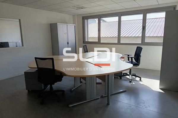 Locaux d'activités A VENDRE - DECINES CHARPIEU - 2 100 m²