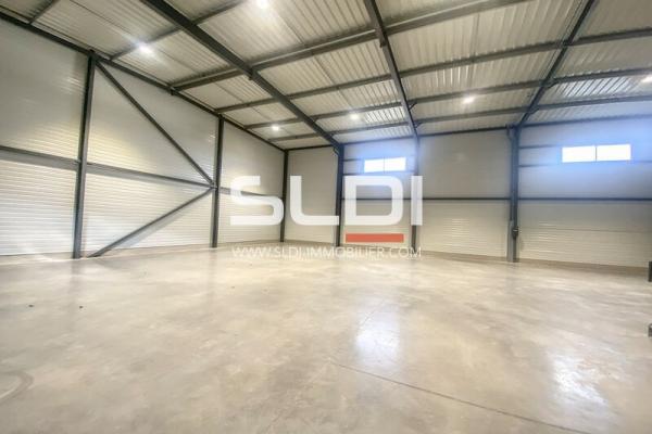Locaux d'activités A LOUER - CHASSIEU - 2 106 m²