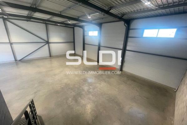 Locaux d'activités A LOUER - CHASSIEU - 2 106 m²