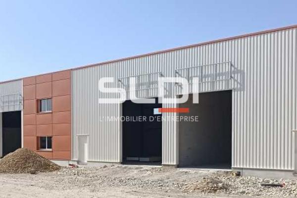 Locaux d'activités A LOUER - CHASSIEU - 2 106 m²