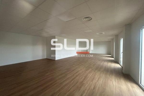 Locaux d'activités A VENDRE OU A LOUER - GENAY - 475 m²