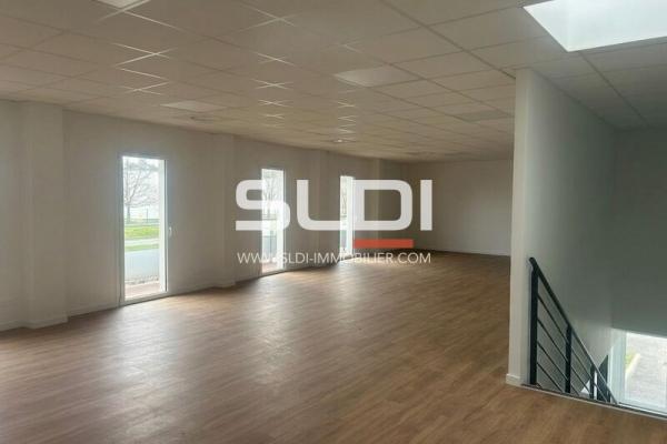 Locaux d'activités A VENDRE OU A LOUER - GENAY - 475 m²