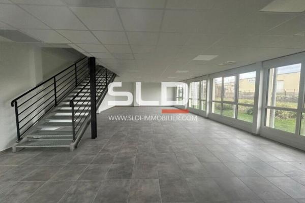 Locaux d'activités A VENDRE OU A LOUER - GENAY - 475 m²
