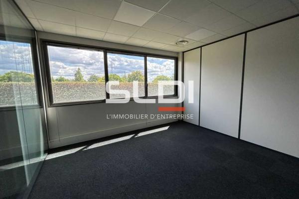 Bureaux A VENDRE OU A LOUER - DARDILLY - 235 m²