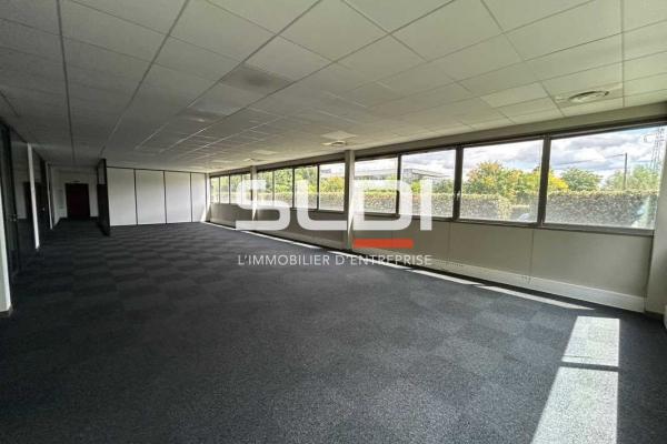 Bureaux A VENDRE OU A LOUER - DARDILLY - 235 m²