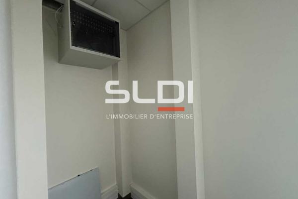 Bureaux A VENDRE OU A LOUER - DARDILLY - 235 m²