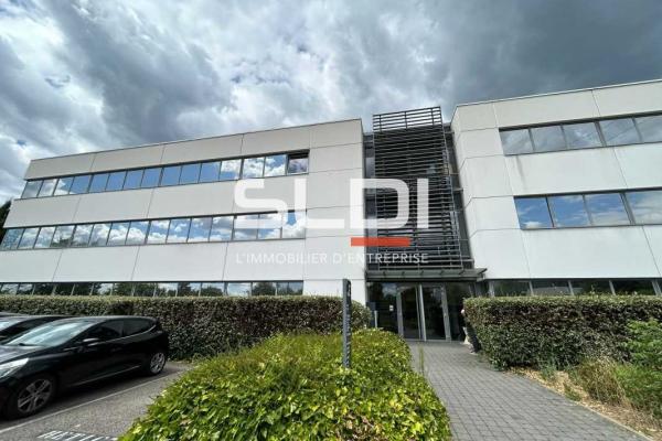 Bureaux A VENDRE OU A LOUER - DARDILLY - 235 m²