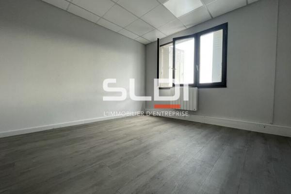 Bureaux A LOUER - SAINT SYMPHORIEN D'OZON - 151 m²