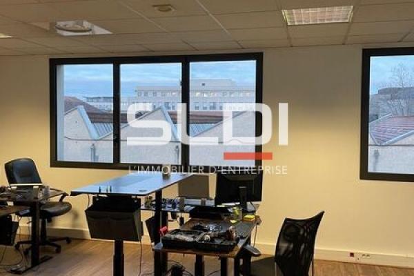 Bureaux A LOUER - VILLEURBANNE - 100 m²