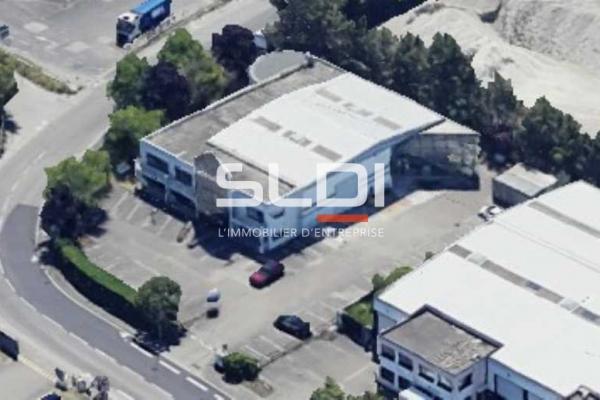 Locaux d'activités A VENDRE OU A LOUER - CHASSIEU - 1 106 m²