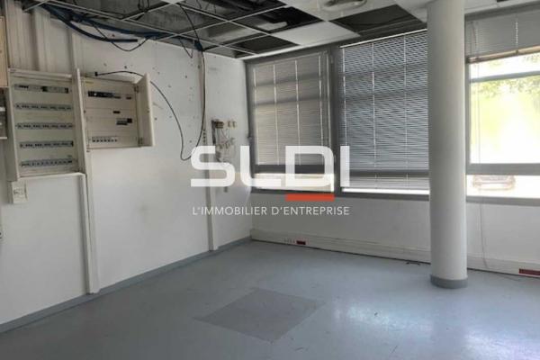 Bureaux A LOUER - SAINT PRIEST - 970 m²