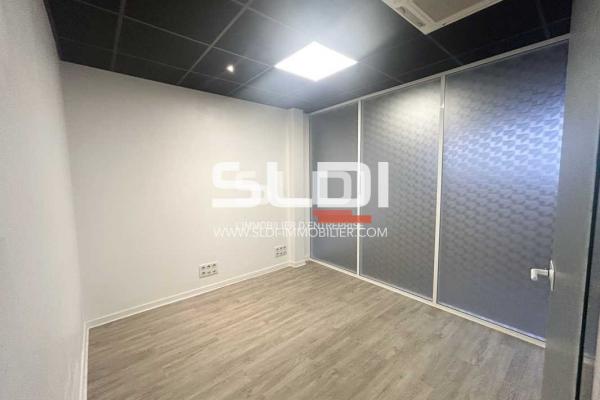 Locaux d'activités A VENDRE - RILLIEUX LA PAPE - 330 m²