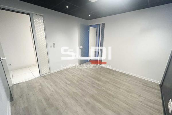 Locaux d'activités A VENDRE - RILLIEUX LA PAPE - 330 m²