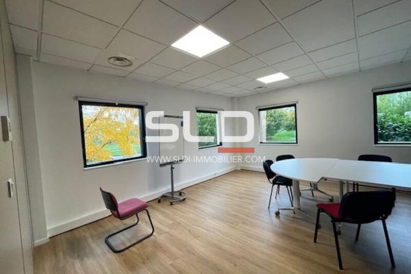 Bureaux A VENDRE OU A LOUER - RILLIEUX LA PAPE - 492 m²