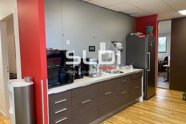 Bureaux A VENDRE OU A LOUER - RILLIEUX LA PAPE - 492 m²