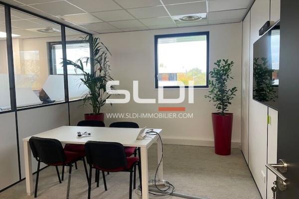 Bureaux A VENDRE OU A LOUER - RILLIEUX LA PAPE - 494 m²