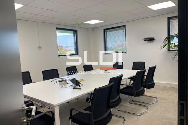 Bureaux A VENDRE OU A LOUER - RILLIEUX LA PAPE - 494 m²