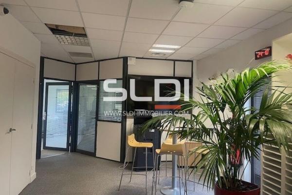 Bureaux A VENDRE OU A LOUER - RILLIEUX LA PAPE - 494 m²