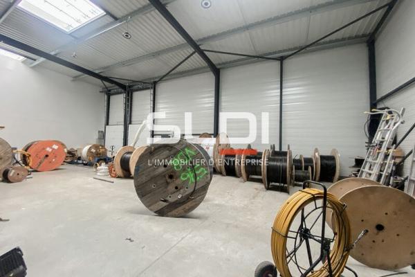 Locaux d'activités A VENDRE - VAULX MILIEU - 446 m²