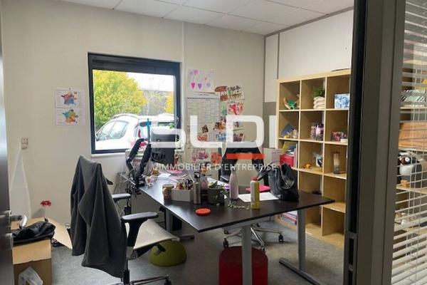 Locaux d'activités A VENDRE - RILLIEUX LA PAPE - 483 m²