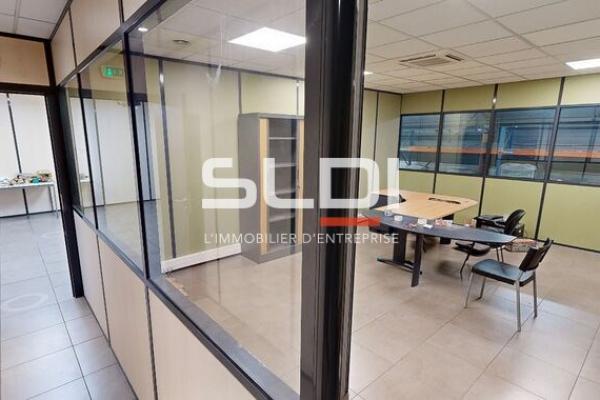 Locaux d'activités A LOUER - VENISSIEUX - 1 275 m²