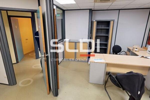 Locaux d'activités A LOUER - VENISSIEUX - 1 275 m²