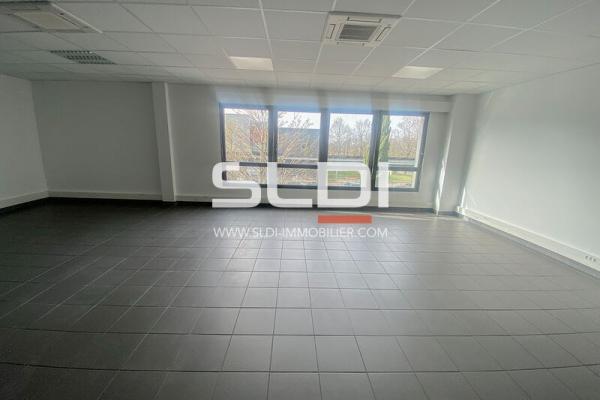 Bureaux A LOUER - SAINT PRIEST - 392 m²