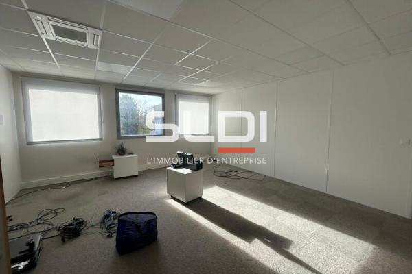 Bureaux A LOUER - DARDILLY - 345 m²