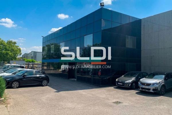 Locaux d'activités A LOUER - VAULX EN VELIN - 2 749 m²