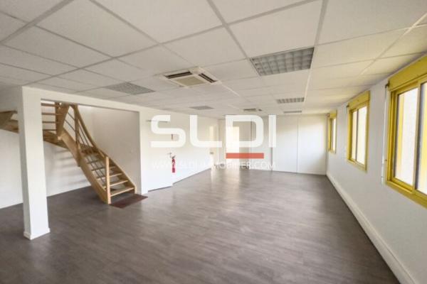 Locaux d'activités A VENDRE OU A LOUER - GENAS - 990 m²