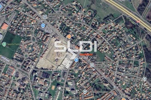 Commerces A VENDRE - LA VERPILLIERE - 151 m²