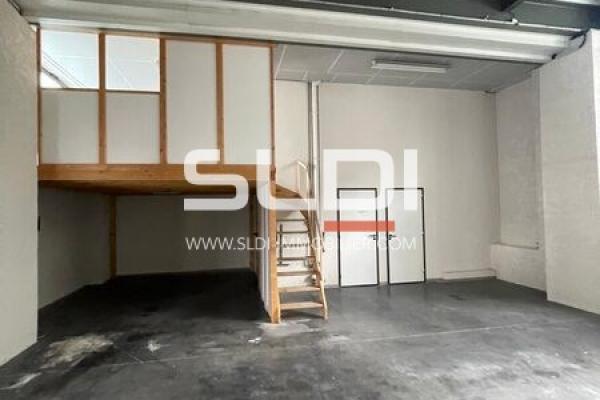 Locaux d'activités A LOUER - VILLEURBANNE - 407 m²