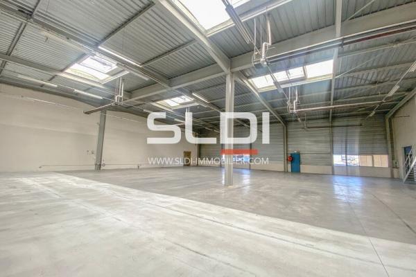 Locaux d'activités A LOUER - CHASSIEU - 1 112 m²