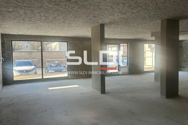 Commerces A LOUER - JASSANS RIOTTIER - 116 m²