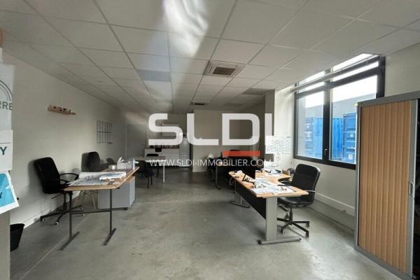 Locaux d'activités A LOUER - NEUVILLE SUR SAONE - 230 m²
