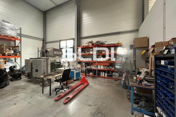 Locaux d'activités A LOUER - NEUVILLE SUR SAONE - 230 m²