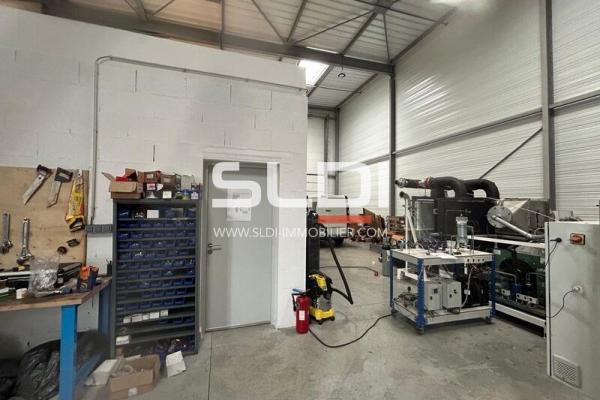 Locaux d'activités A LOUER - NEUVILLE SUR SAONE - 230 m²