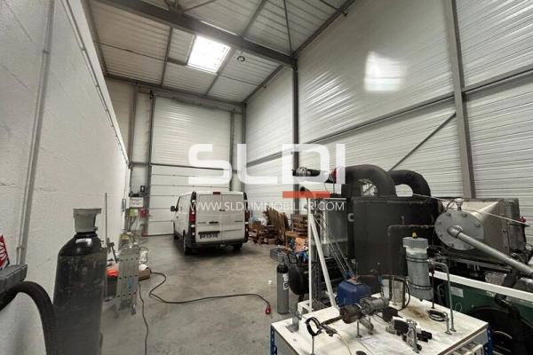 Locaux d'activités A LOUER - NEUVILLE SUR SAONE - 230 m²