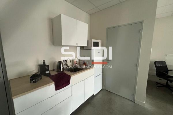 Locaux d'activités A LOUER - NEUVILLE SUR SAONE - 230 m²