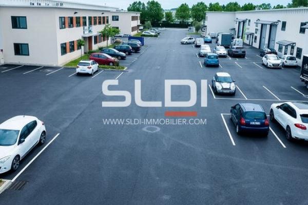 Locaux d'activités A LOUER - MEYZIEU - 2 245 m²