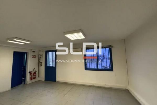 Locaux d'activités A LOUER - PUSIGNAN - 1 305 m²