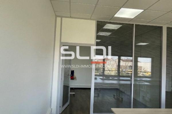 Locaux d'activités A LOUER - SAINT QUENTIN FALLAVIER - 341 m²