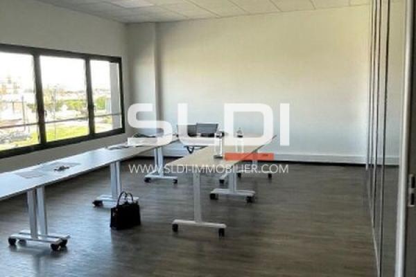 Locaux d'activités A LOUER - SAINT QUENTIN FALLAVIER - 341 m²