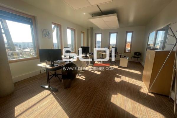 Bureaux A VENDRE - MEYZIEU - 1 178 m²