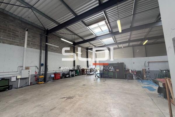 Locaux d'activités A LOUER - BOURGOIN JALLIEU - 600 m²